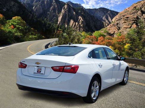 Used 2024 Chevrolet Malibu LS FWD image 3