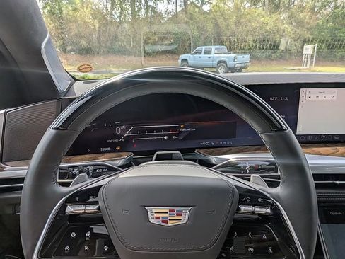 Certified 2025 Cadillac Escalade ESV Premium Luxury Platinum w/ LPO, Floor Liner Package AWD/4WD image 30