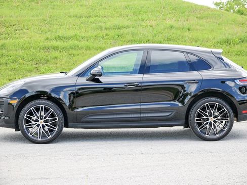 Certified 2026 Porsche Macan AWD/4WD image 2