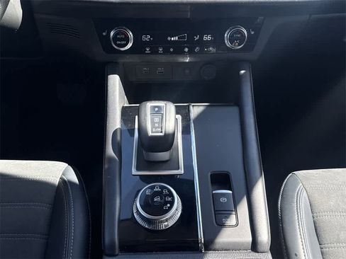 Used 2024 Mitsubishi Outlander SE image 19