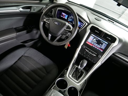 Used 2013 Ford Fusion SE FWD image 9