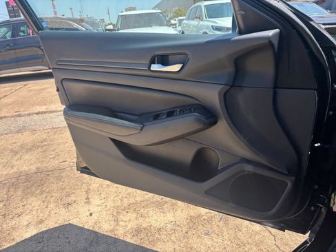 Used 2025 Nissan Altima 2.5 SV FWD image 18