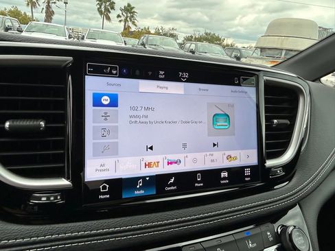 New 2026 Chrysler Pacifica Select image 48