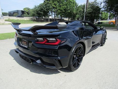 Used 2024 Chevrolet Corvette Z06 w/ Z07 Performance Package RWD image 5