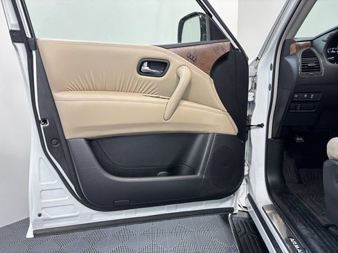 Used 2023 Nissan Armada SL w/ Captain's Chairs Package AWD/4WD image 12