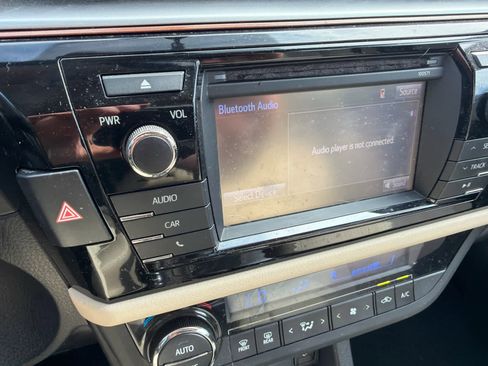 Used 2016 Toyota Corolla LE FWD image 9