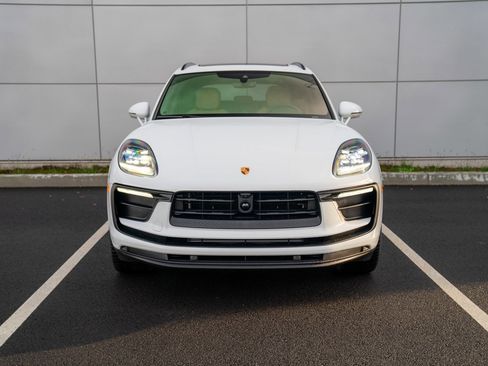 New 2026 Porsche Macan image 6