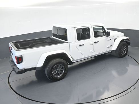 Used 2025 Jeep Gladiator Sport image 45