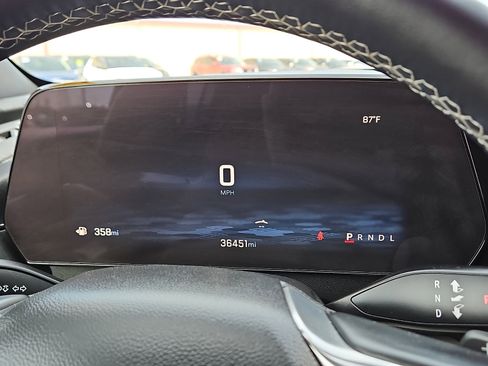 Used 2025 Chevrolet Traverse LT FWD image 19