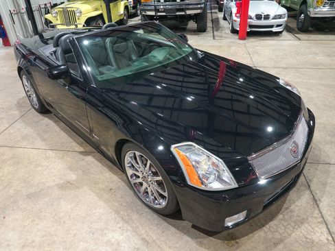Used 2008 Cadillac XLR V RWD image 14