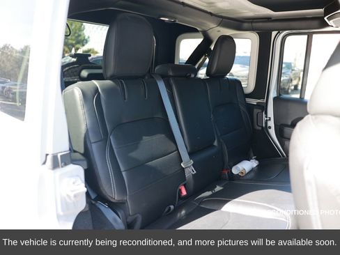 Used 2022 Jeep Wrangler Unlimited Sahara w/ Cold Weather Group image 13