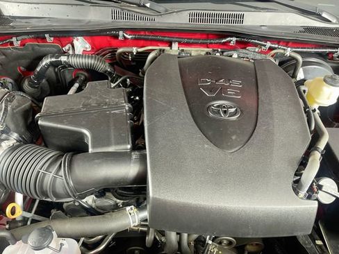 Used 2020 Toyota Tacoma SR5 AWD/4WD image 30