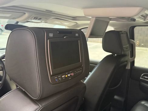 Used 2012 Cadillac Escalade Platinum AWD/4WD image 14