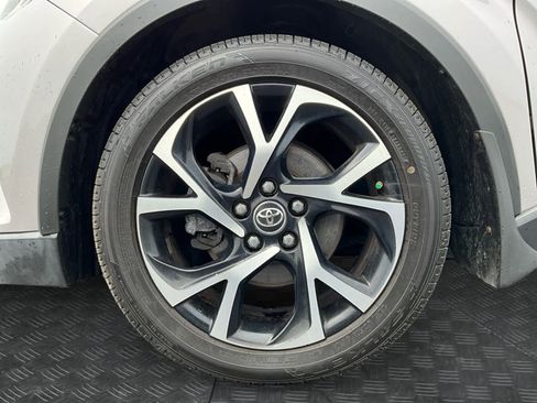 Used 2018 Toyota C-HR XLE FWD image 16