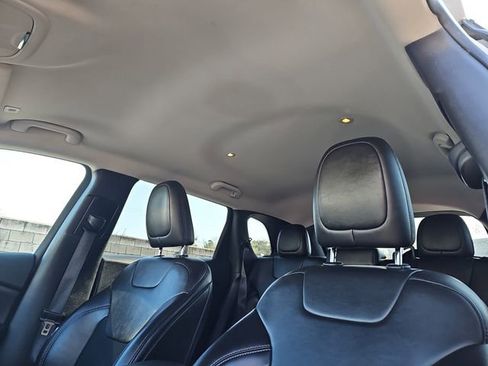 Used 2019 Jeep Cherokee Latitude Plus image 10