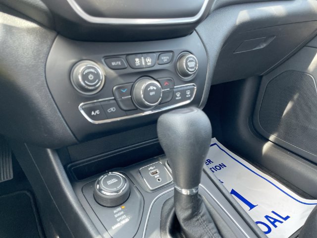 Used 2019 Jeep Cherokee Latitude w/ Popular Appearance Group AWD/4WD image 20