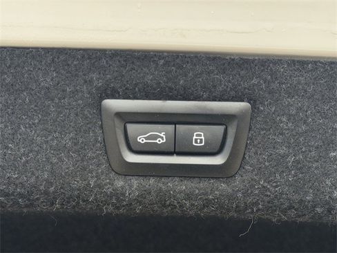 Used 2023 BMW 530e image 35