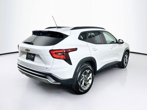 Used 2025 Chevrolet Trax LT w/ LT Convenience Package FWD image 9