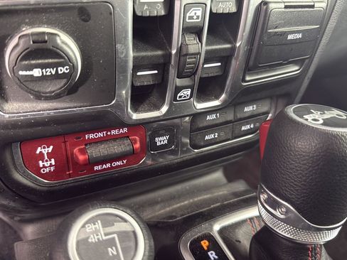Used 2018 Jeep Wrangler Unlimited Rubicon AWD/4WD image 10