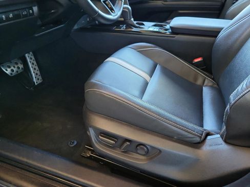 Used 2025 Toyota Camry SE image 32