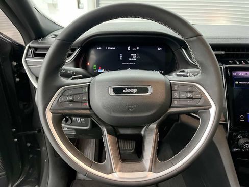 Used 2024 Jeep Grand Cherokee L Limited w/ Luxury Tech Group II AWD/4WD image 17