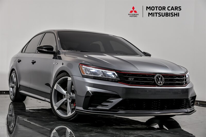 Used 2018 Volkswagen Passat 3.6 FWD image 1