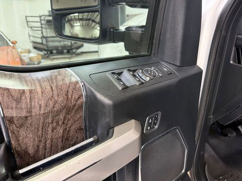Used 2019 Ford F250 Lariat w/ Lariat Ultimate Package AWD/4WD image 17