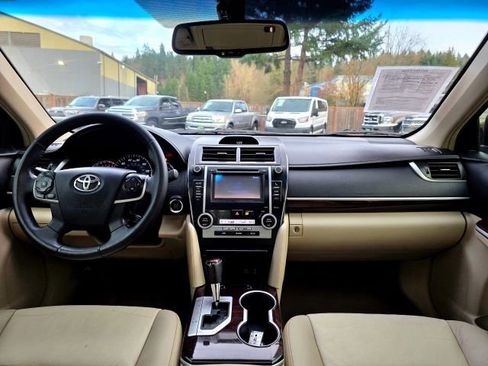 Used 2013 Toyota Camry XLE image 10