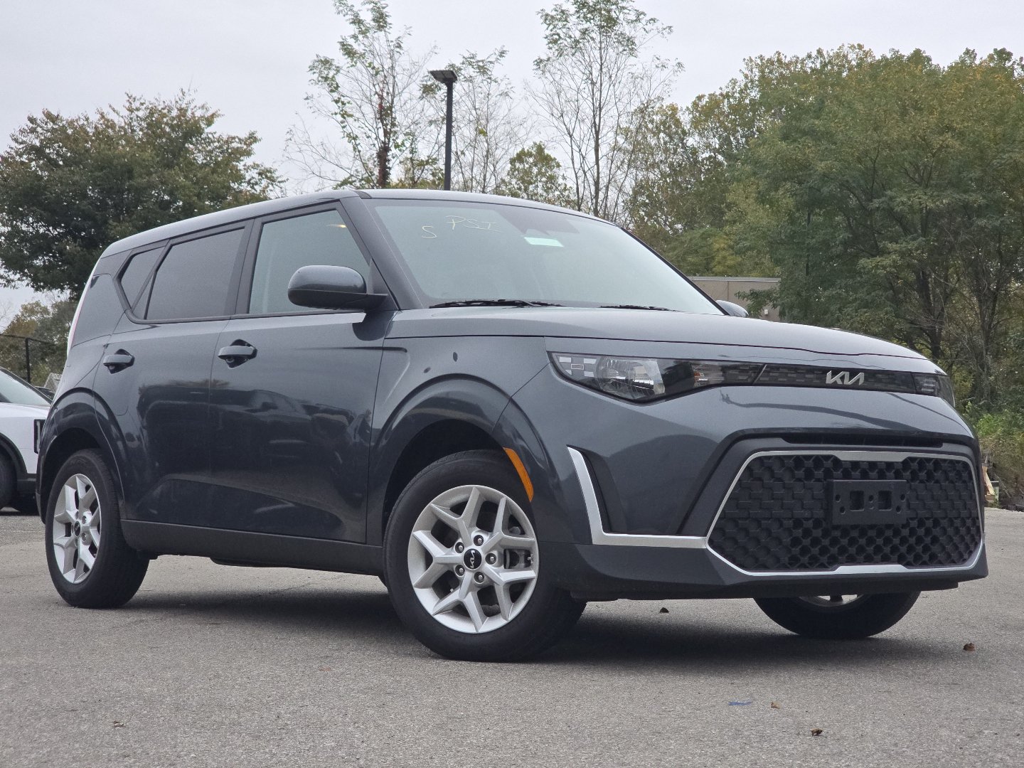 Used 2025 Kia Soul LX w/ LX Technology Package FWD image 2