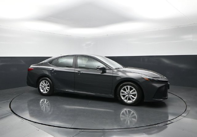 Used 2025 Toyota Camry LE FWD image 6