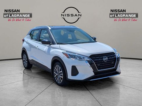 Used 2024 Nissan Kicks SV FWD image 2