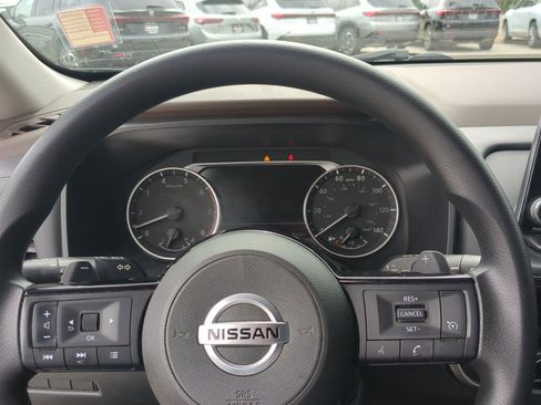Used 2021 Nissan Rogue S FWD image 12