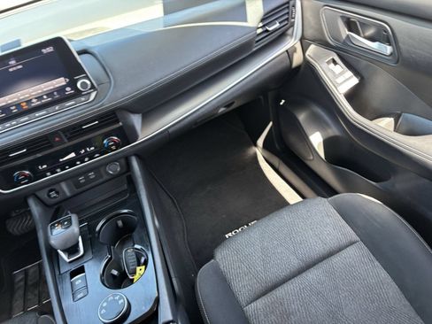 Used 2025 Nissan Rogue SV AWD/4WD image 17
