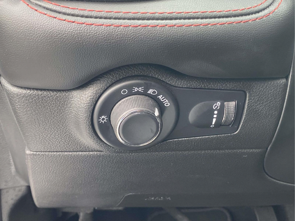 Used 2025 Dodge Durango GT RWD image 18