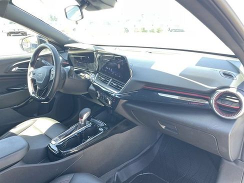 Used 2025 Chevrolet Trax RS w/ Driver Confidence Package FWD image 27