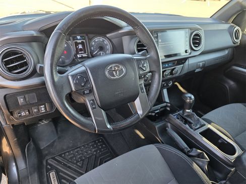 Used 2022 Toyota Tacoma TRD Off-Road image 10