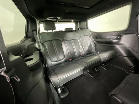 Used 2025 Jeep Wagoneer Series II w/ Premium Group I image 25