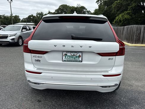 Used 2023 Volvo XC60 B5 Ultimate w/ Protection Package Premier FWD image 4