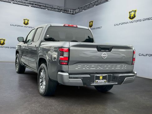 Used 2025 Nissan Frontier SV image 7