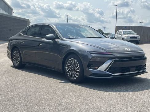 Certified 2025 Hyundai Sonata Limited FWD image 15