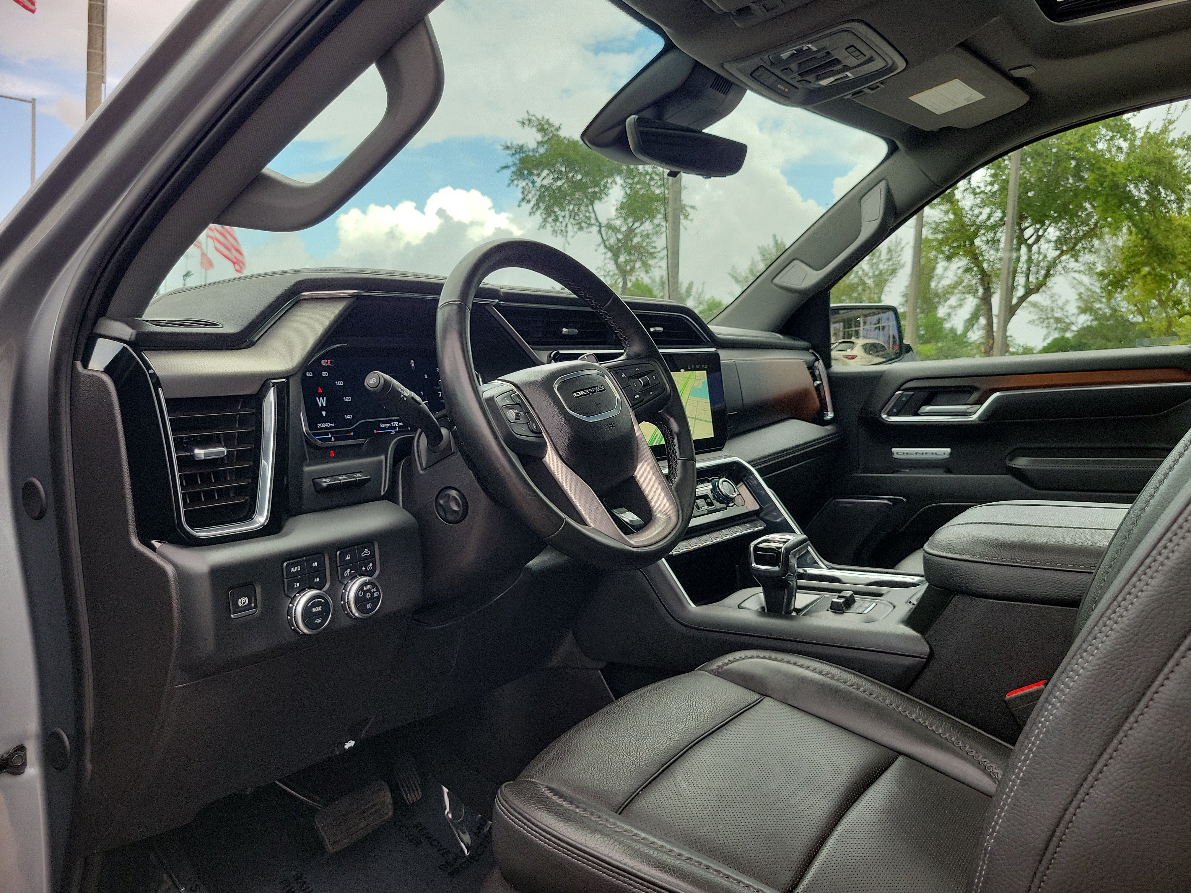 Used 2024 GMC Sierra 1500 Denali w/ Denali Reserve Package AWD/4WD image 8