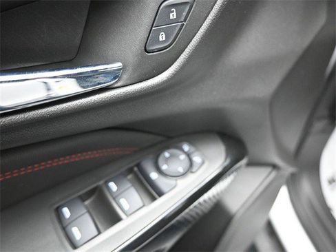 Certified 2025 Chevrolet Trax RS w/ Sunroof Package image 21