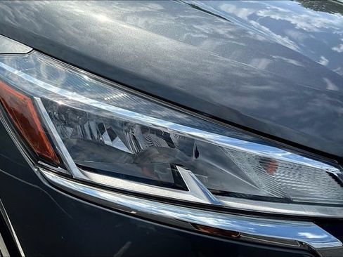 Used 2021 Nissan Kicks S FWD image 28