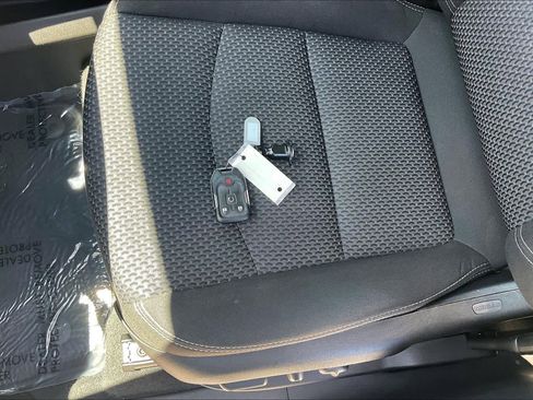 Used 2023 GMC Terrain SLE w/ Driver Convenience Package FWD image 13