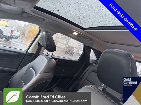 Used 2022 Ford Escape Titanium w/ Class II Trailer Tow Package image 6