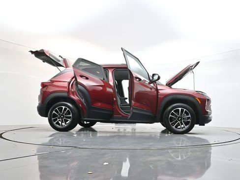 Used 2025 Chevrolet TrailBlazer LT FWD image 40