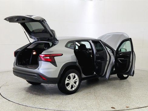 Used 2025 Chevrolet Trax LS w/ Driver Confidence Package FWD image 12