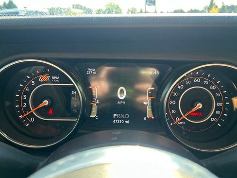 Used 2022 Jeep Wrangler Unlimited Sahara AWD/4WD image 20