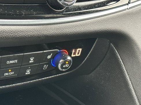 Used 2024 Buick Enclave Premium image 31