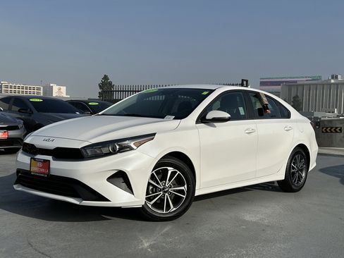 Certified 2023 Kia Forte LXS w/ LXS Technology Package image 2